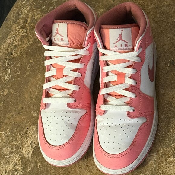 Nike Air Jordan 1 Mid Valentine's Day Size 7Y/8.5 Women's Pristine Condition - Picture 1 of 8